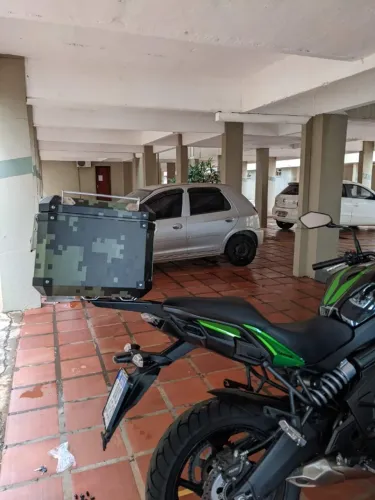 Vendo Baú (bauleto) de Alumínio Bráz Acessórios 42 litros com Suporte
