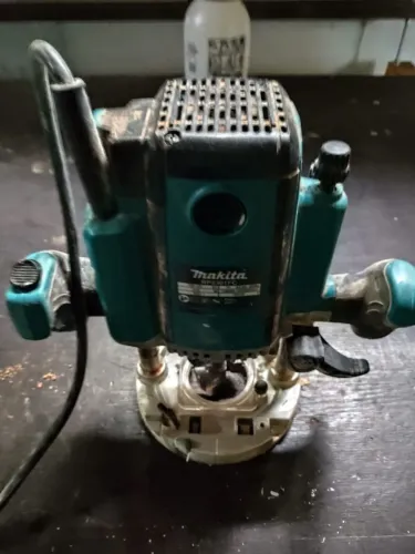 Tupia de coluna Makita 12mm 2100w