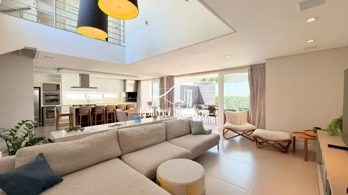 CASA COM 3 SUÍTES À VENDA NO BAIRRO SANTA MÔNICA - FLORIANÓPOLIS/SC
