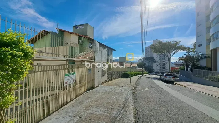 Apartamento de 2 quartos em Capoeiras - Florianópolis SC
