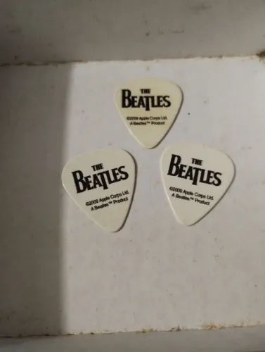 TRIO DE PALHETAS PARA GUITARRA DOS BEATLES 