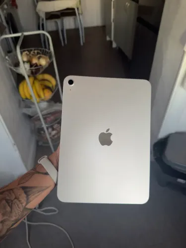iPad 11 128GB Prateado - 1 mês de uso, NOVO