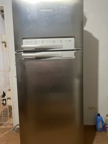 Vende-se geladeira