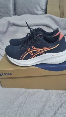 Vendo tênis asics com amortecedores em gel super confortável para acampa corrida 2 meses