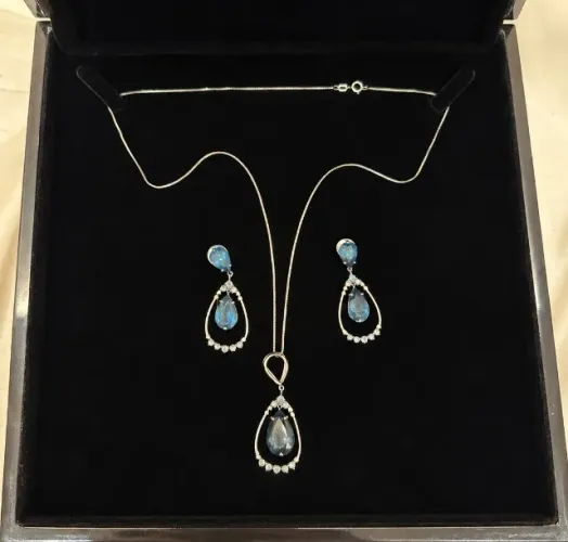 Conjunto vivara em ouro branco topázio azul e diamantes 