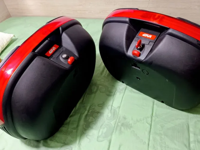 Baú/Bauleto Givi 40L- Conjunto laterais