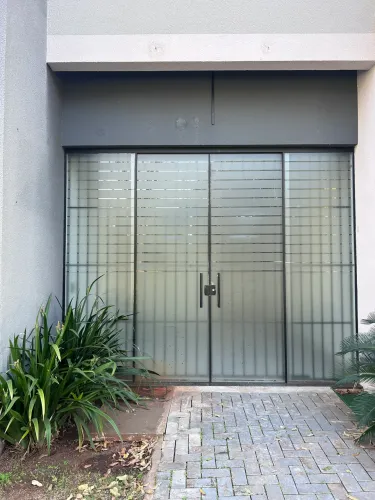 Aluga-se sala comercial