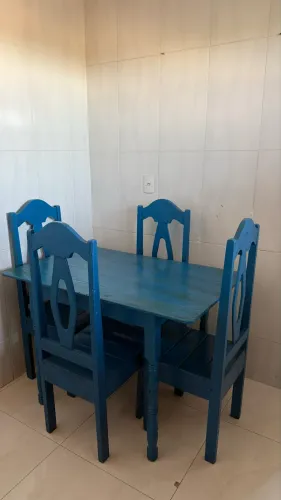 VENDO MESA + 4 CADEIRAS
