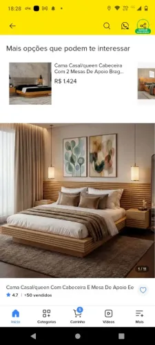 Cama de casal com cabeceira.