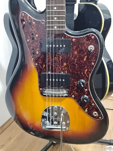 Guitarra Squier Jazzmaster Classic Vibe Sunburst com Upgrades