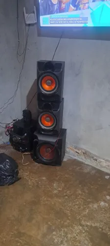 Vende 3 cx de som de marca gigante saind * zap