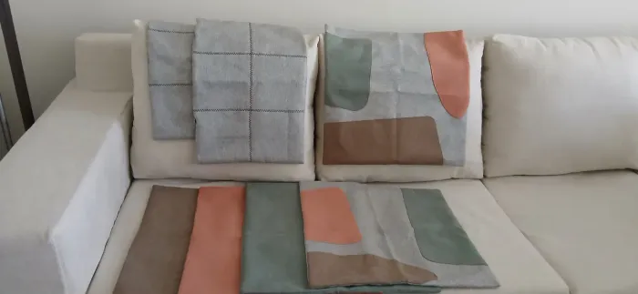 Vendo 7 capas de almofada. 5 capas medem 50x50 e as outras duas medem 50x30. Produto novo.