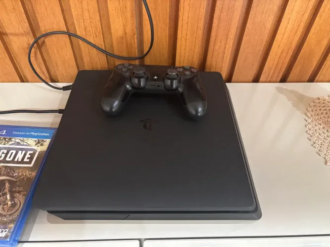 ps4 slim 1Tb em ótimo estado - acompanha 2 jogos mídia física 