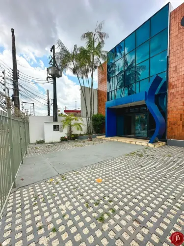 Prédio Comercial | Av. Laguna | 2 Pisos, 800m², Recepção, Salas Amplas | Planalto