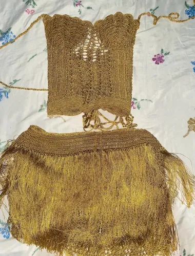 Conjunto de crochê dourado