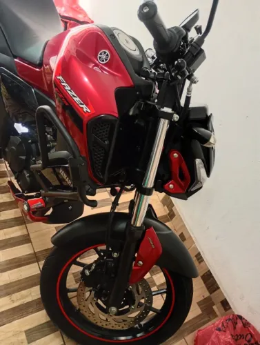 Moto fz15
