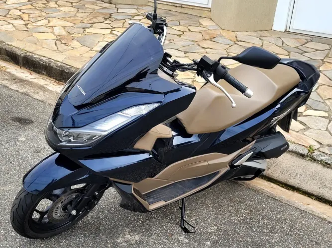 PCX DLX 2025