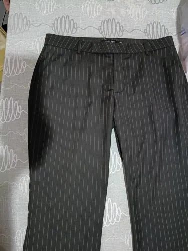 Calça risca de giz Zara cintura baixa