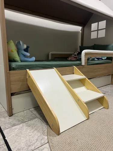 Escadinha Montessori com Escorregador Infantil