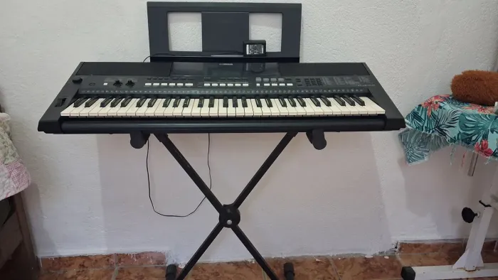 Teclado yamaha PSR-e 433 semi novo