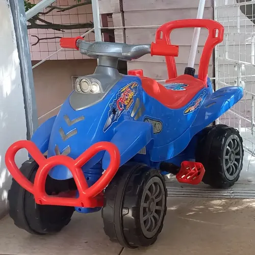 Carrinho de passeio empurrador e pedal Calesita Cross Turbo usado