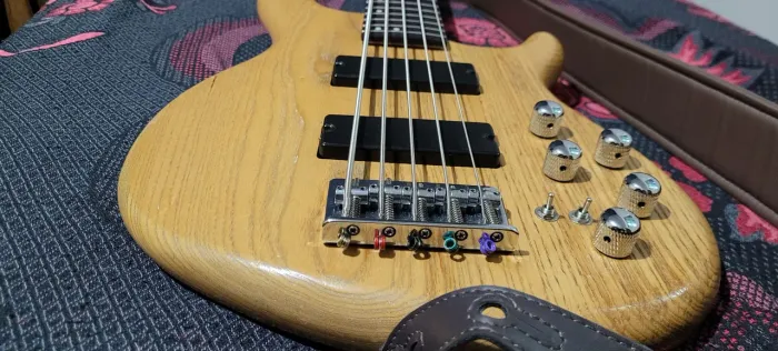 Urgente! Baixo Cort Action V DLX 5 (Custom)
