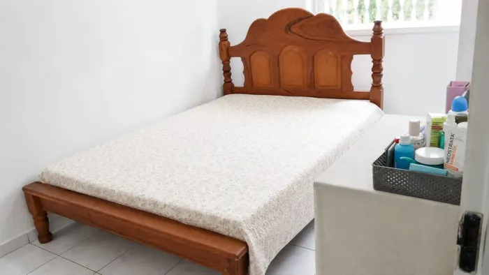 Móveis em madeiras agem pedras