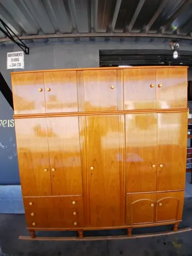 Guarda roupa casal em madeira de cerejeira semi-novo conservado 