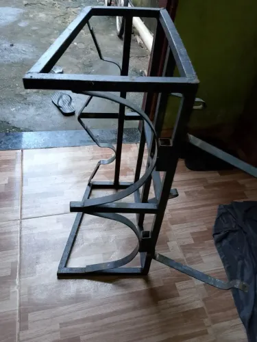 Vendo um suporte pra carregar água e gás semi novo ótimo pra distribuidora