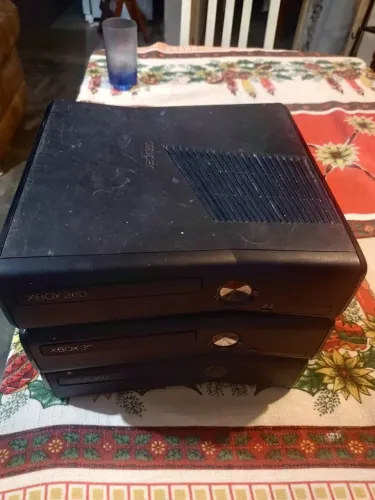 3 Xbox 360 com defeito