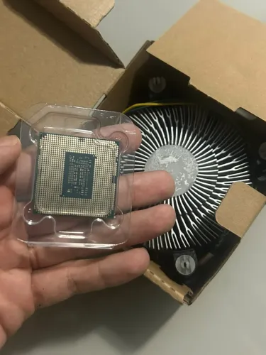 Processador Intel Core i3 10100F + Cooler Box