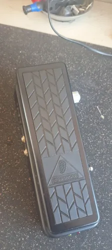 Pedal wahwah behringer hellbaby