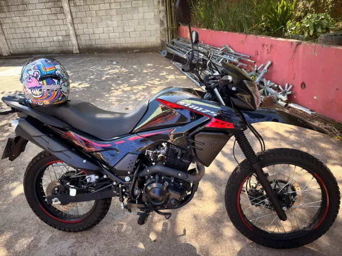 Nova Shineray 175 FI excelente estado 