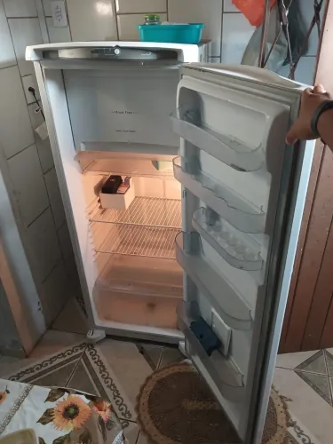 Vendo Geladeira Cônsul