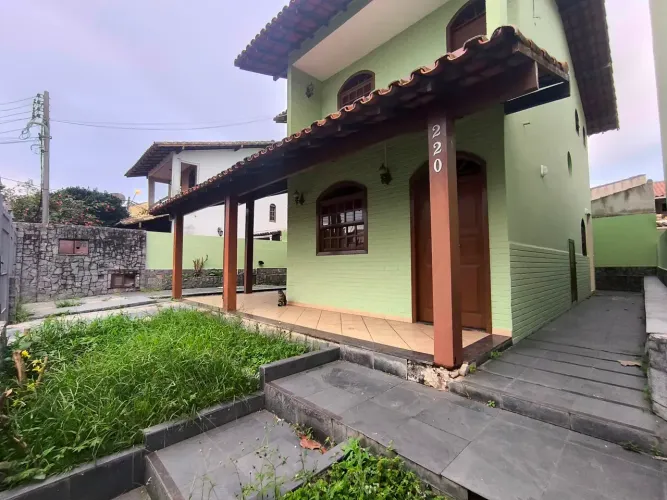OPORTUNIDADE! Casa Ampla com 3 quartos, sendo 1 suíte 110m² com 1 vaga de garagem - Cost