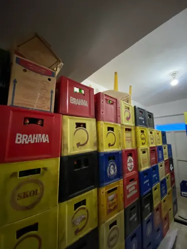 Mais de 70 caixa de Brahma a venda