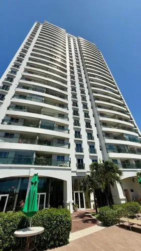 Apartamento de 70 m² no Cocó, com 3 quartos e com 2 vagas paralelas.