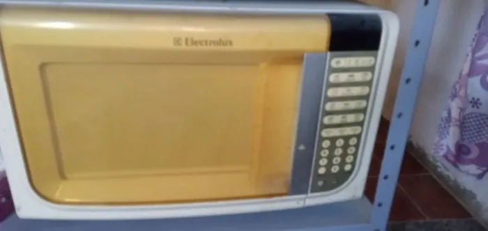 Microondas 31 litros Electrolux.