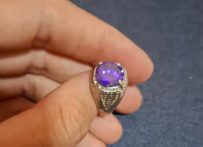 Anel prata com zircônia roxa