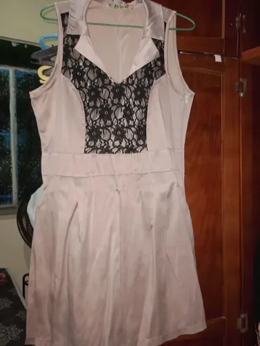 Roupas e sandálias