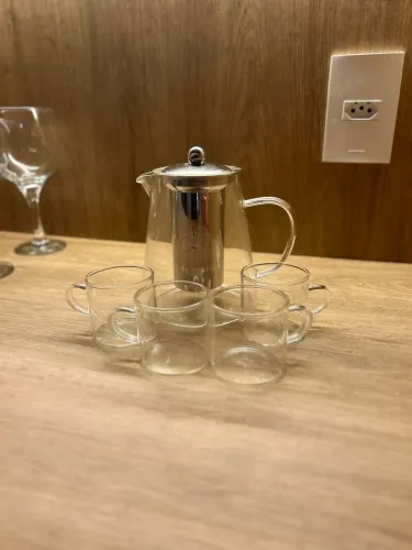 Chaleira de chá de vidro + 4 xícaras de chá 