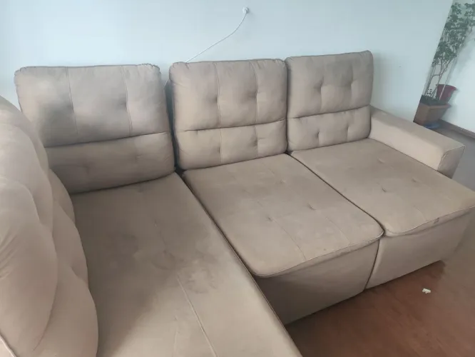 Sofá retrátil em L