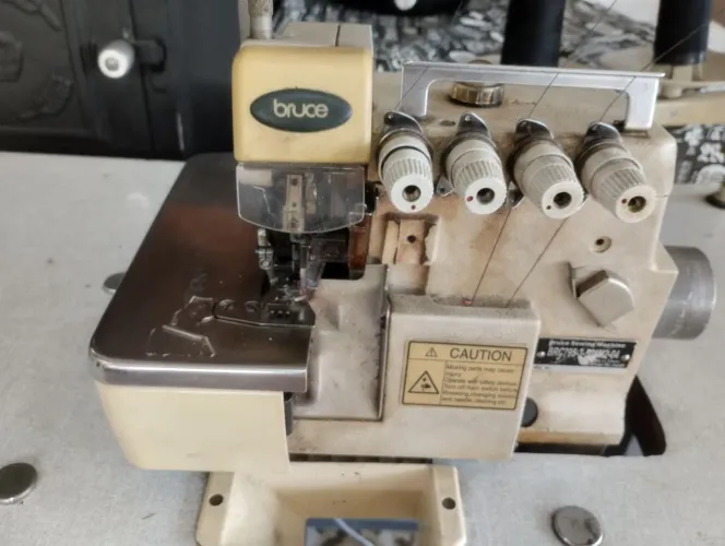 Máquina industrial overloque ponto cadeia 