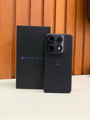 Smartphone Motorola Signature 5G 512GB 24GB 3 50MP Sony Lytia e Zoom 100x 165Hz