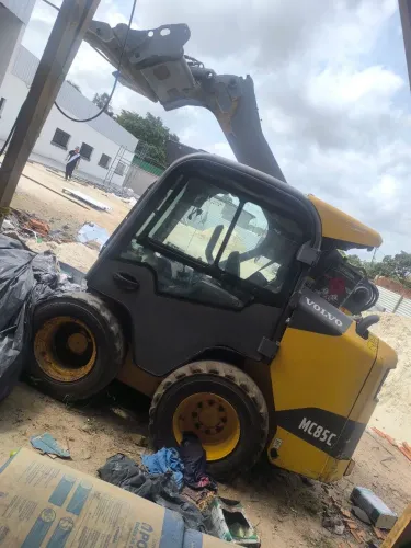 Mini carregadeira , bob cat