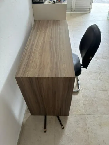 Escrivaninha com cadeira