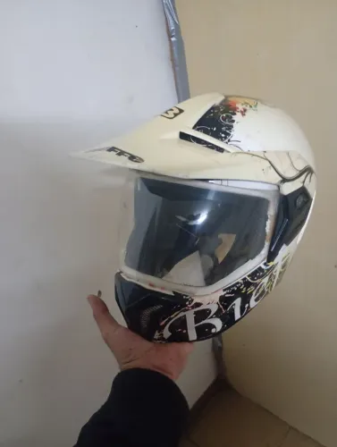 Capacete usado
