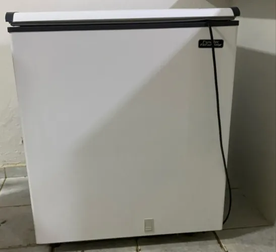 Freezer esmaltec, 215 litros
