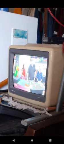 Vendo tv antiga semp tochib 15" super Nova.