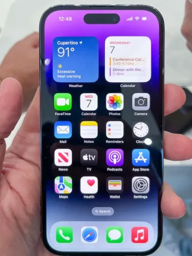iPhone 11 na carcaça 17 pro